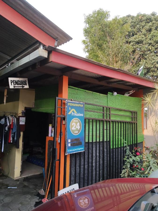 Primadona Homestay Sleman  Exterior photo