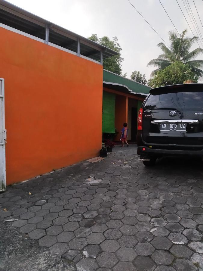 Primadona Homestay Sleman  Exterior photo